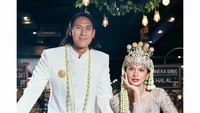 Salah satu pose keduanya saat melakukan prewedding. Foto: dok instagram Sean Gelael dengan Hana Malasan