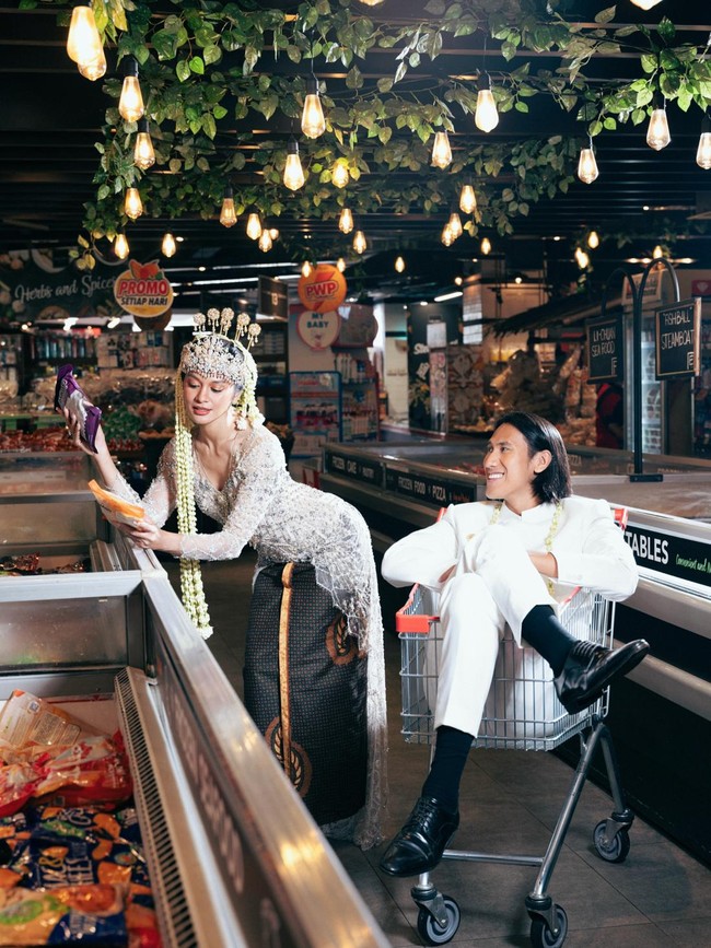 Unik! Konsep Prewedding Sean Gelael dengan Hana Malasan Curi Perhatian