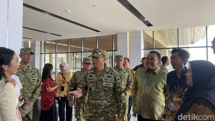 Sejumlah tokoh tiba di lokasi acara detikJateng-Jogja Awards 2026 di Nusantara Ballroom, KEK Industropolis Batang, Jumat (23/10/2026) siang.