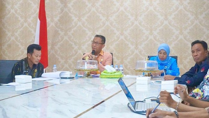 Sekda Kendari, Amir Hasan, pimpin rapat persiapan Upacara Peringatan Hari Pahlawan 2026.