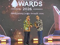Jaga Sumber Air Lewat Tanam Pohon, Ketua DPRD Jateng Raih Penghargaan