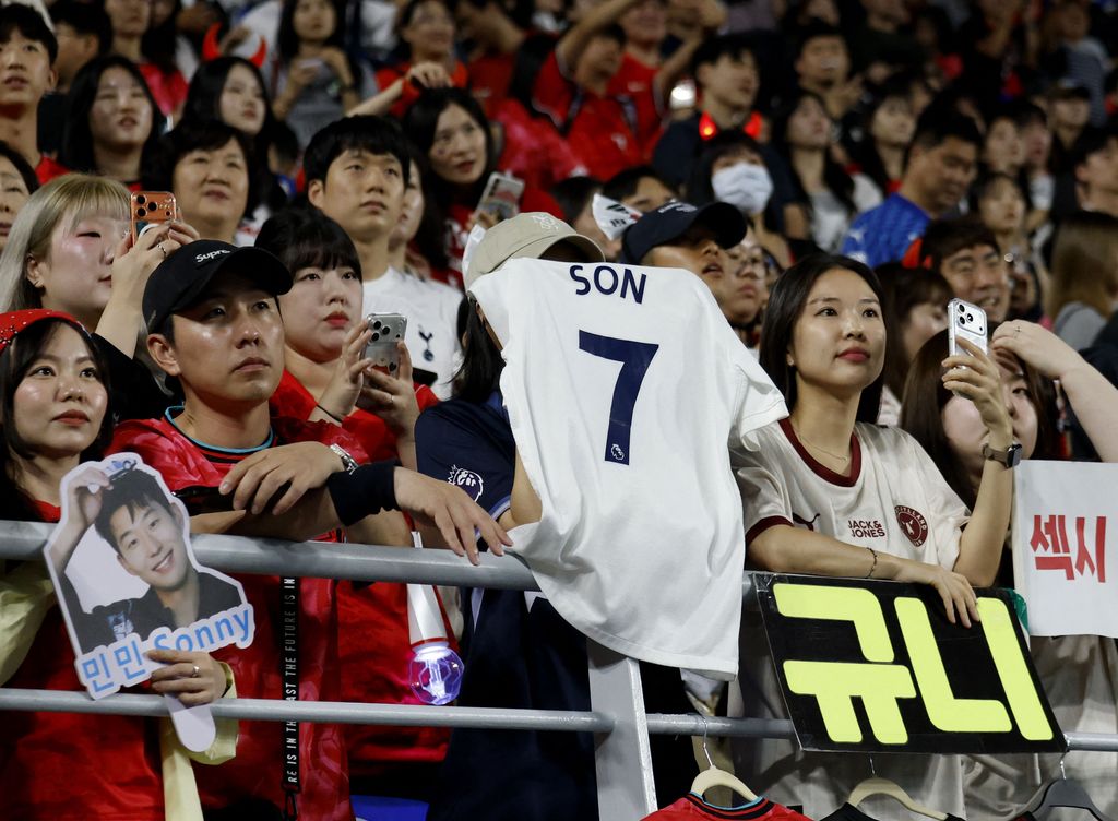 Soccer Football - International Friendly - South Korea v Ecuador - Seoul World Cup Stadium, Seoul, South Korea - September 24, 2026 South Korea fans with a Son Heung-min shirt in the stands REUTERS/Kim Soo-Hyeon