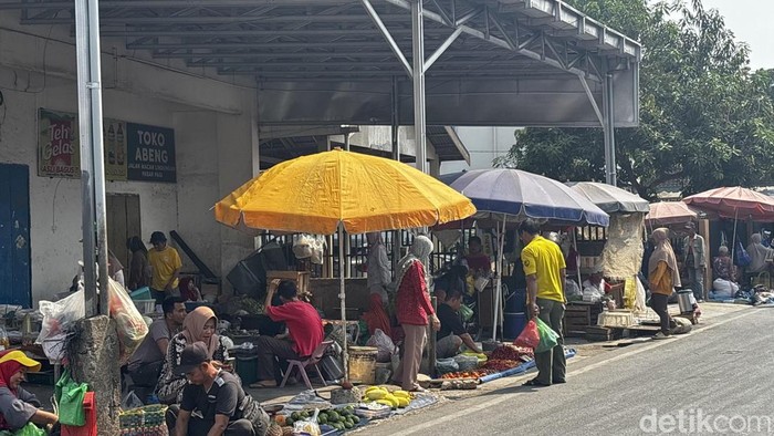 Suasana di Pasar Macan Lindungan, Palembang, Sumatera Selatan