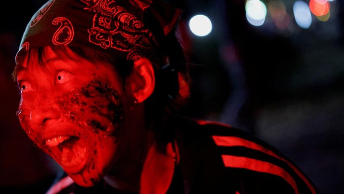 Terror Zombie Cengkeram Penumpang Bus Wisata di Seoul