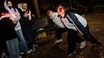Terror Zombie Cengkeram Penumpang Bus Wisata di Seoul
