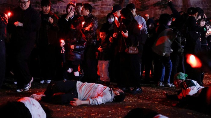Terror Zombie Cengkeram Penumpang Bus Wisata di Seoul