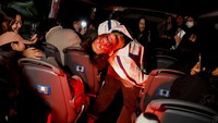 Terror Zombie Cengkeram Penumpang Bus Wisata di Seoul