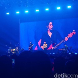 Momen The Rose Ungkap Isi Hati di Panggung ROSETOPIA