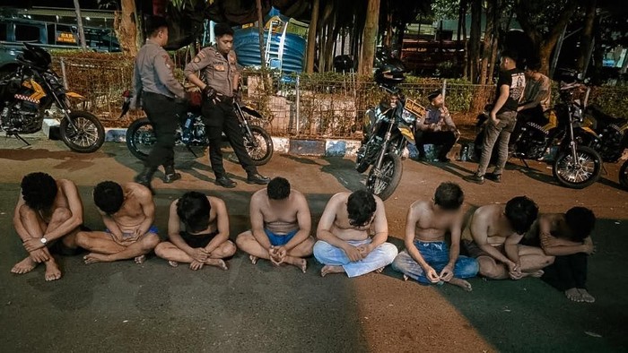 Tim Patroli Perintis Polda Metro Jaya mengamankan 16 orang dalam dua kegiatan pencegahan tawuran di Jakarta Timur dan Jakarta Pusat. (dok Ist)