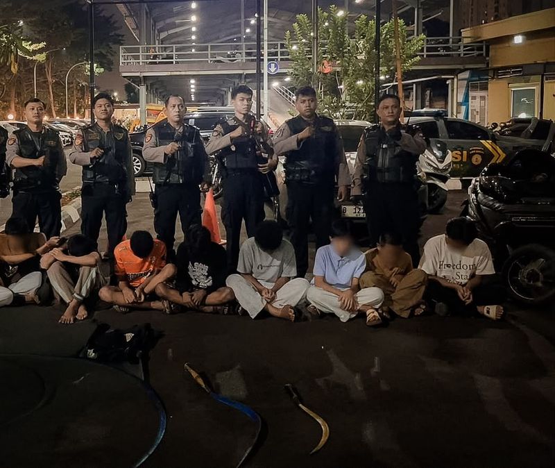 Tim Patroli Perintis Polda Metro Jaya mengamankan 16 orang dalam dua kegiatan pencegahan tawuran di Jakarta Timur dan Jakarta Pusat. (dok Ist)