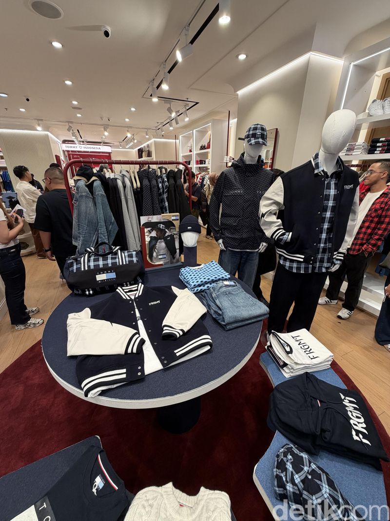 Tommy Hilfiger x FRGMT Koleksi Tommy Hilfiger x FRGMT dirilis di Indonesia pada 22 Oktober 2026.