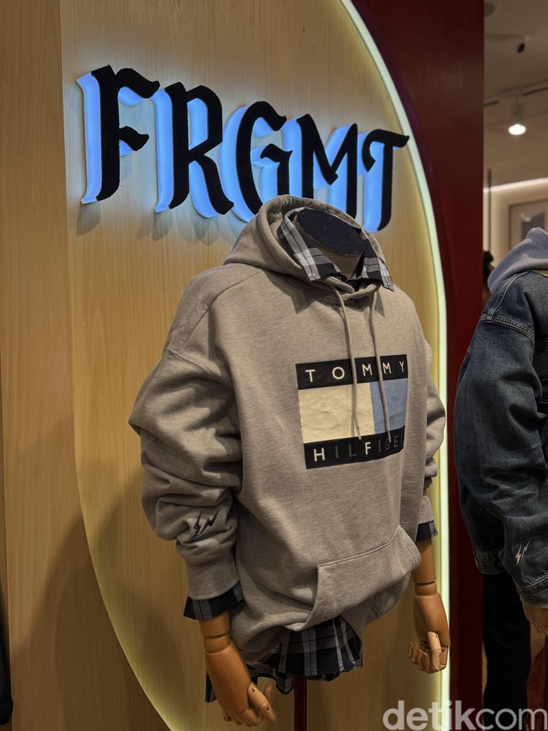 Tommy Hilfiger x FRGMT Koleksi Tommy Hilfiger x FRGMT dirilis di Indonesia pada 22 Oktober 2026.