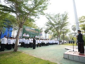 Walkot Makassar Ajak Santri Ambil Peran Menuju Indonesia Emas