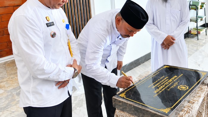Wakil Wali Kota Kendari meresmikan Masjid Al-Hafizh sebagai pusat ibadah dan pembinaan umat.