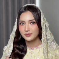 Rambut Yuriska dibiarkan terura dengan model wavy. Sementara riasannya terlihat soft dengan blush on pink serta lipstik nude pink.&nbsp;Foto: Instagram/@yuriskapatricia