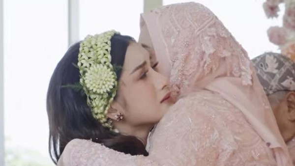 Foto Pengajian-Siraman Yuriska Patricia, Calon Istri Asnawi Anggun Berkebaya