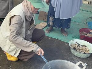 Potret Zaskia Adya Mecca Makan di Masjidil Aqsa dan Masak di Pengungsian