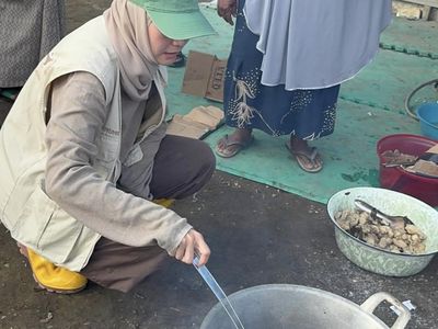 Potret Zaskia Adya Mecca Makan di Masjidil Aqsa dan Masak di Pengungsian