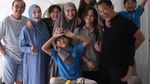 Potret Zaskia Adya Mecca Makan di Masjidil Aqsa dan Masak di Pengungsian