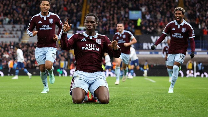 BIRMINGHAM, ENGLAND - OCTOBER 24: Nicolas Jackson of Aston Villa celebrates scoring his teams second goal during the Premier League 2026/27 match between Aston Villa FC and Manchester City at Villa Park on October 24, 2026 in Birmingham, England. (P