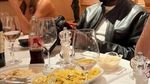 8 Potret Kanye West Makan Enak, Doyan Burger hingga Milkshake Jumbo