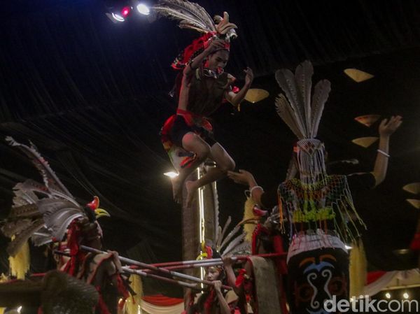Atraksi Ksatria Dayak Tahol hingga Tari Jepen Sukses Memukau di Irau Malinau