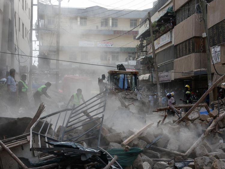 Bangunan 12 Lantai Ambruk di Nairobi, Petugas Cari Korban di Reruntuhan