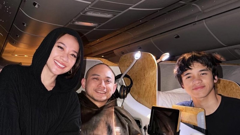 BCL Asyik Rayakan Ultah Suami di Pesawat hingga Makan di London