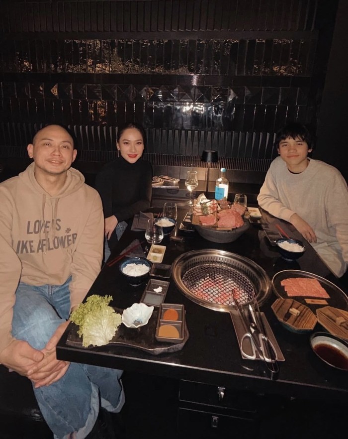 BCL Asyik Rayakan Ultah Suami di Pesawat hingga Makan di London