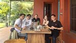 BCL Asyik Rayakan Ultah Suami di Pesawat hingga Makan di London