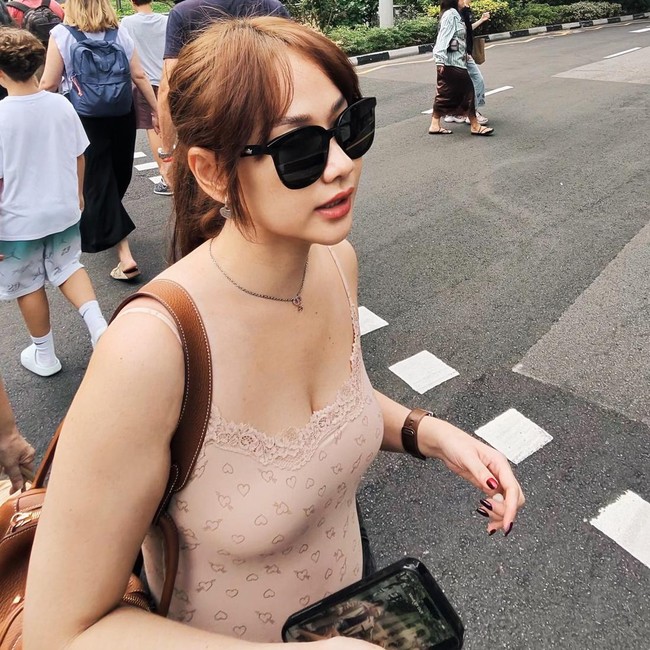 Momen Bunga Citra Lestari Liburan Sekaligus Cek Kesehatan di Singapura