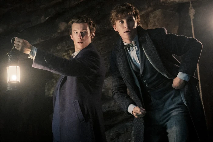 Penampilan Callum Turner (kiri) dalam film Fantastic Beasts: The Crimes of Grindelwald (2018).