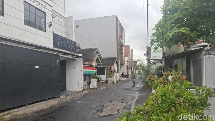 Suasana di salah satu kampung di Condongcatur, Sleman, usai diguyur hujan, Sabtu (24/10/2026).