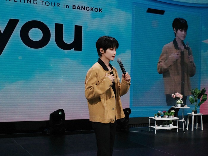 Aktor Korea Selatan Hwang In Youp berpose dalam rangkaian tur fanmeeting [To you] leg Bangkok, Thailand.