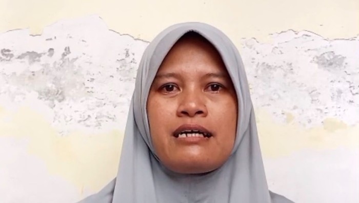 Ibu kandung bocah difabel yang dibully hingga meninggal di Surabaya.