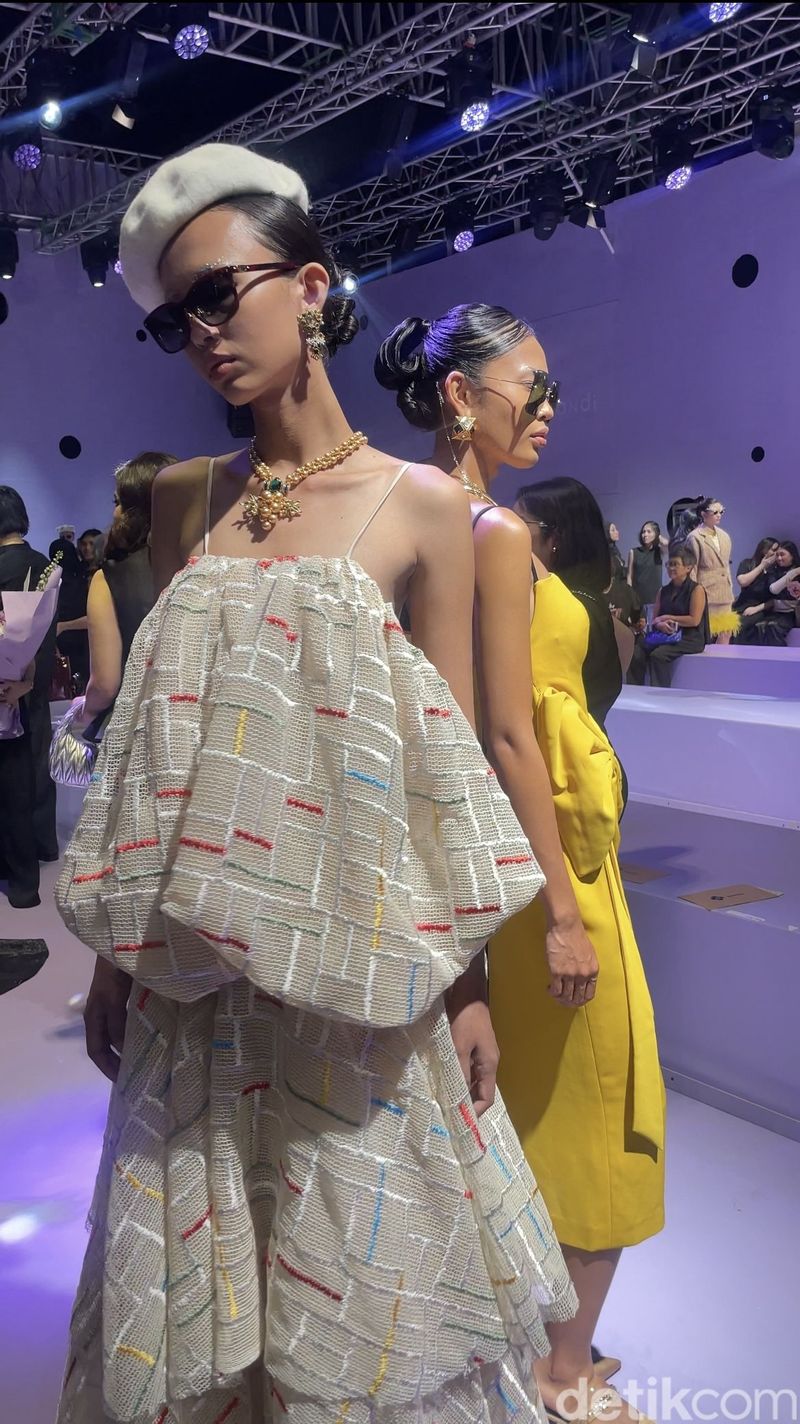Koleksi 'Adorn' Andhita Siswandi