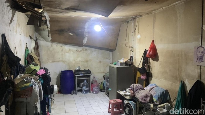 Menteri PKP Maruarar Sirait bersama Mendagri Tito Karnavian hingga Kapolda Metro Jaya Komjen Dadang Hartanto meninjau bedah rumah di Kampung Ambon, Jakbar. (Mulia/detikcom)