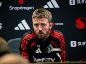 Carrick Yakin Masih Jadi Sosok Tepat untuk Latih MU