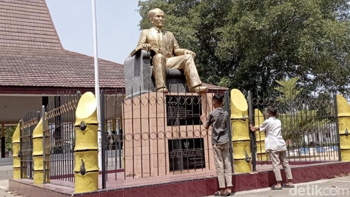 Monumen dan Museum dr Soetomo di Nganjuk.
