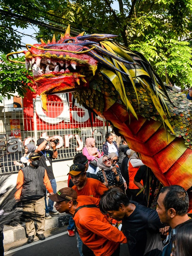 Jampana Naga Warnai Pawai Budaya HUT ke-216 Kota Bandung