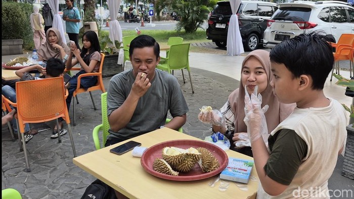 Pengunjung Trans Durian Roadhsow di Gresik