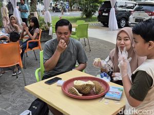 Trans Durian Roadshow di Gresik, Warga Serbu Promo Paket Montong