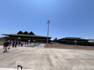 Gandrung Sewu 2026 di Banyuwangi menarik ribuan wisatawan. Pertunjukan tari kolosal dengan 1.300 penari dan tema Glow in the Dark digelar 24 Oktober.