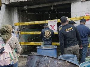 Bandel Usai Ditertibkan, Rumah Potong Unggas Ilegal di Surabaya Disegel