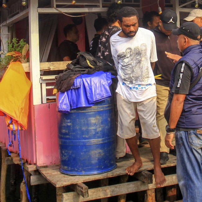 Polda Papua Gerebek Kampung Vietnam, 10 Orang Diamankan dan 10 Kg Ganja Disita