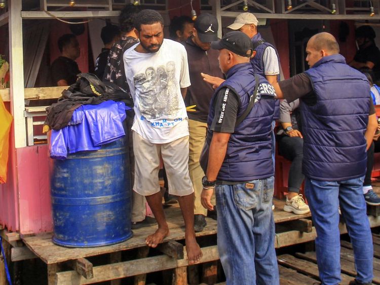 Polda Papua Gerebek Kampung Vietnam, 10 Orang Diamankan dan 10 Kg Ganja Disita