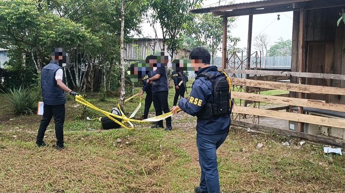 Polisi melakukan olah TKP di lokasi penikaman Honorer RSUD Dekai oleh 2 OTK.