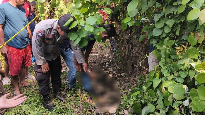 Polisi saat mendatangi TKP penemuan kerangka manusia di OKU