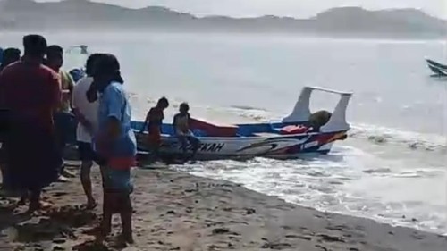 Proses pencarianpemancing yang hilang di perairan Pantai Lancing, Desa Mekarsari, Lombok Tengah,NTB, Sabtu (24/10/2026). (Foto: Istimewa)