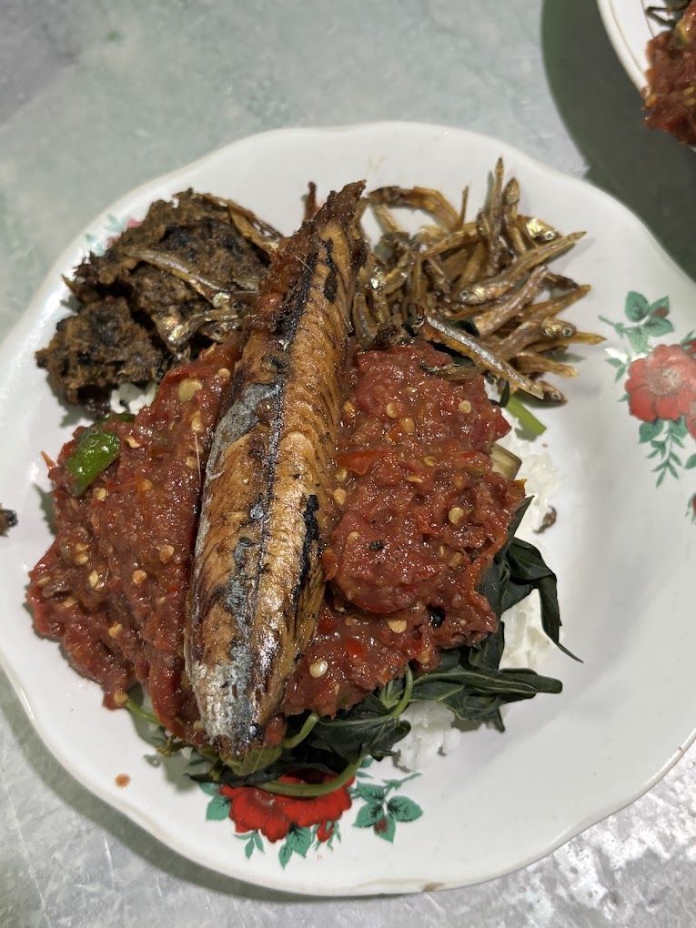 Mampir Rek! 7 Warung Sego Sambel Surabaya yang Murah dan Enak